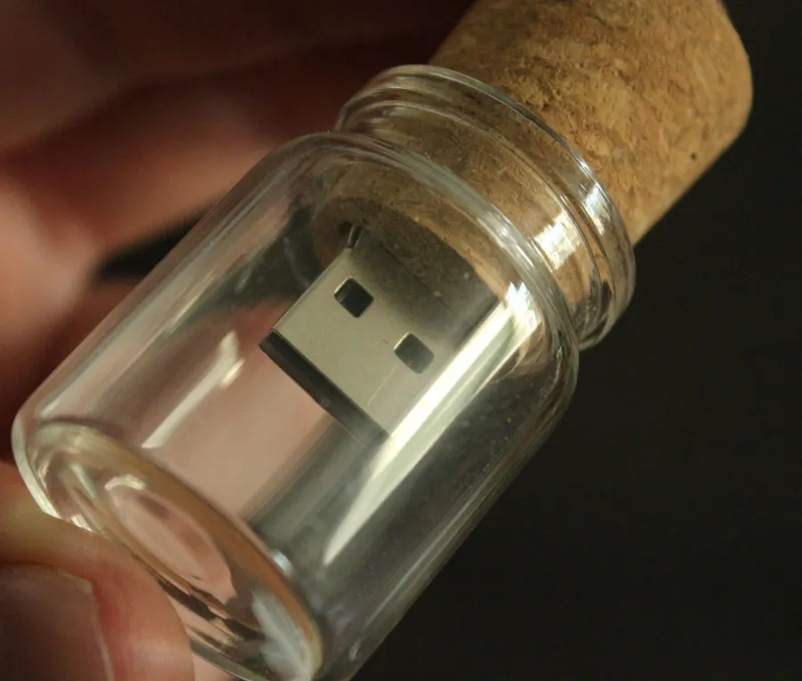 Clé Usb personnalisée avec vos plus beaux souvenirs.