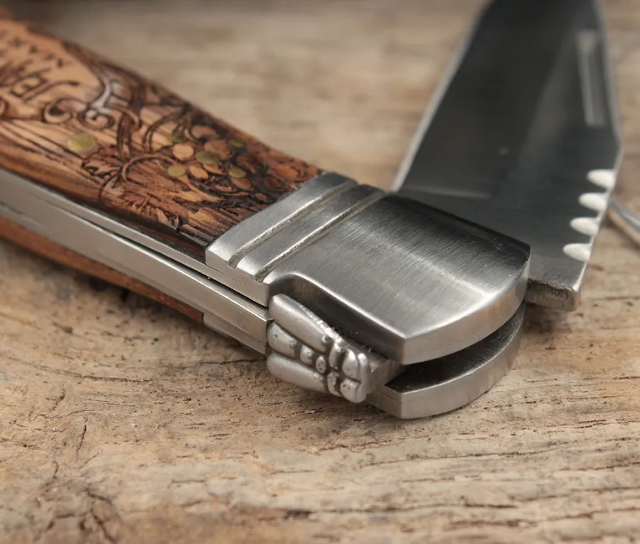 Couteau artisanal gravé à Votre nom.