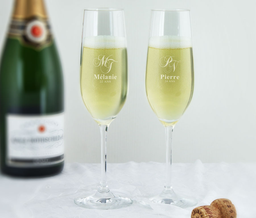 Duo de coupes à Champagne Gravées.
